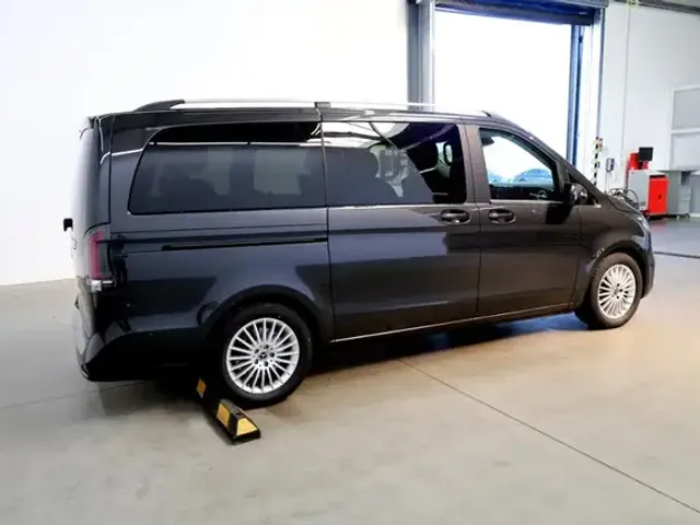 Mercedes-Benz V 250
