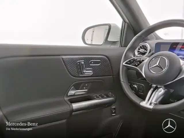 Mercedes-Benz EQA 300