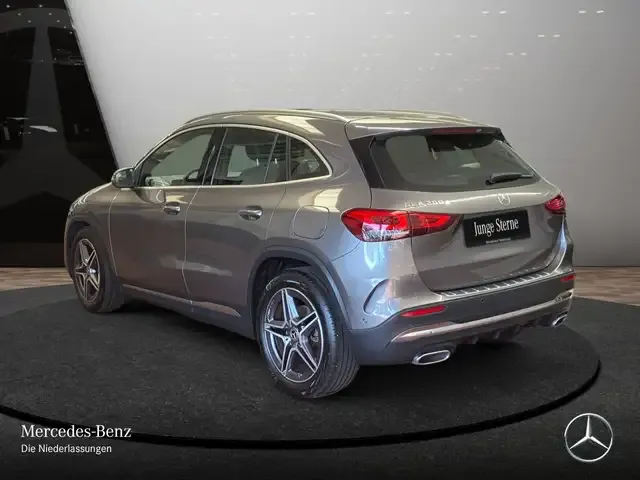 Mercedes-Benz GLA 200