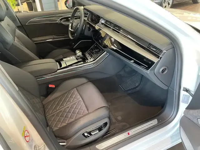 Audi S8