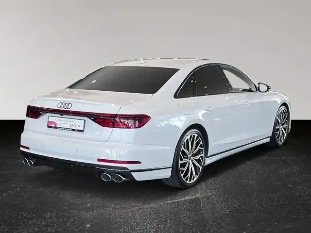 Audi S8