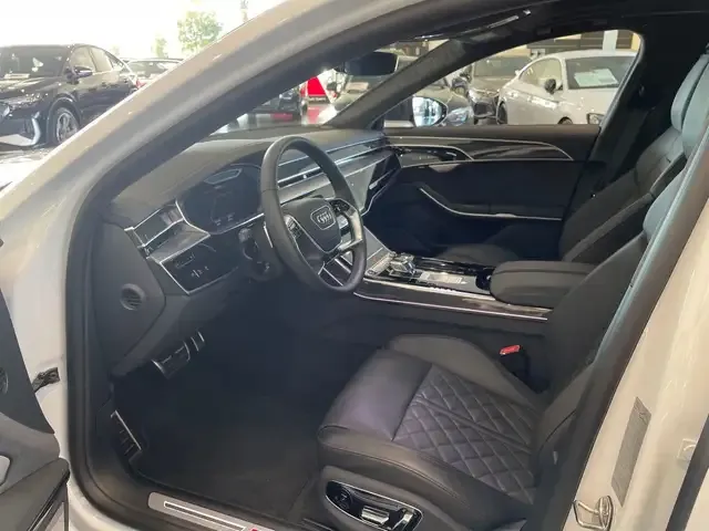 Audi S8