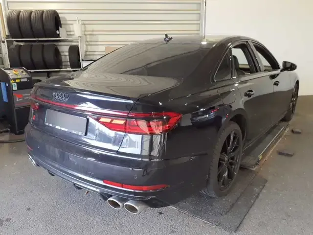 Audi S8