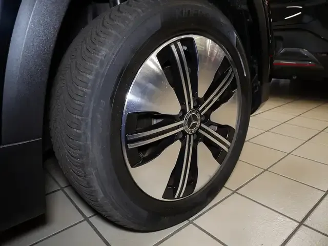 Mercedes-Benz EQB 300