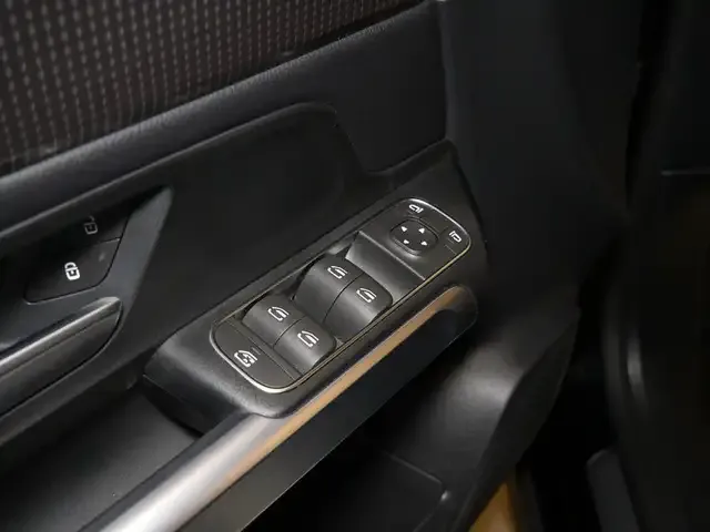 Mercedes-Benz EQB 300