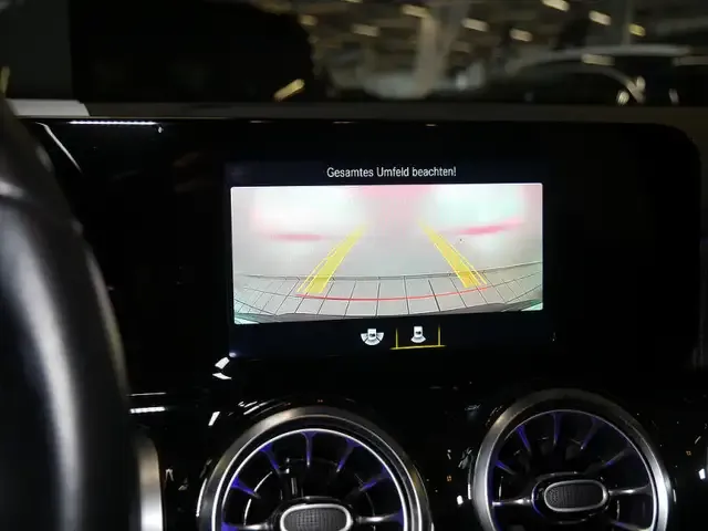 Mercedes-Benz EQB 300