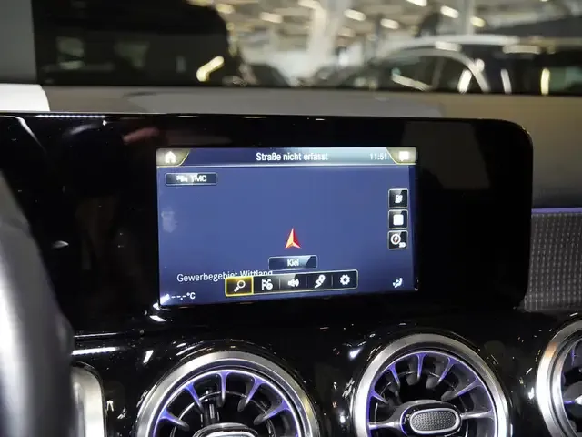 Mercedes-Benz EQB 300