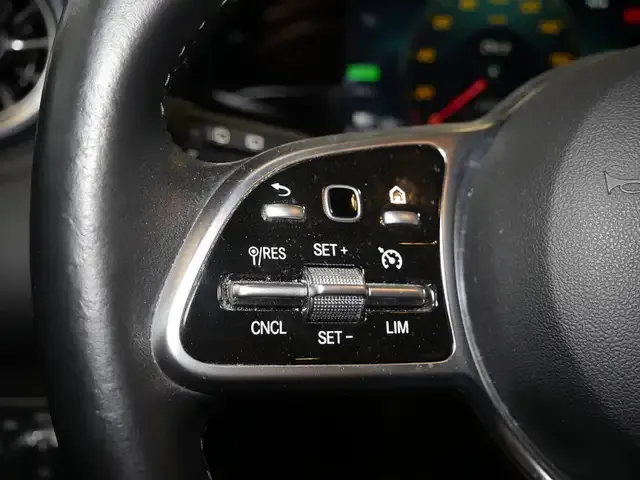 Mercedes-Benz EQB 300