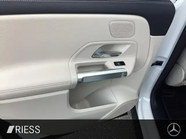 Mercedes-Benz EQB 300