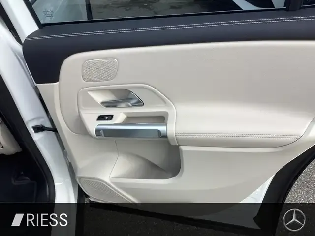 Mercedes-Benz EQB 300