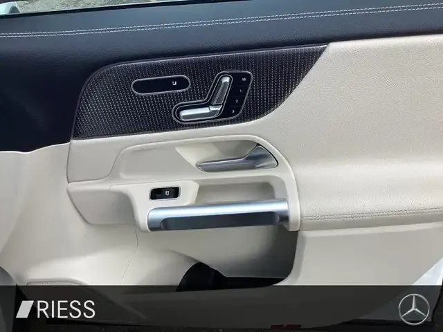 Mercedes-Benz EQB 300