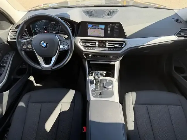 BMW 330