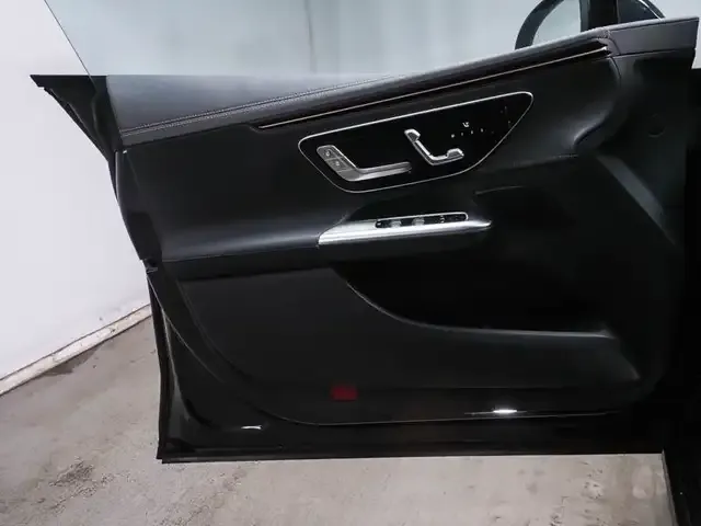 Mercedes-Benz EQE 300