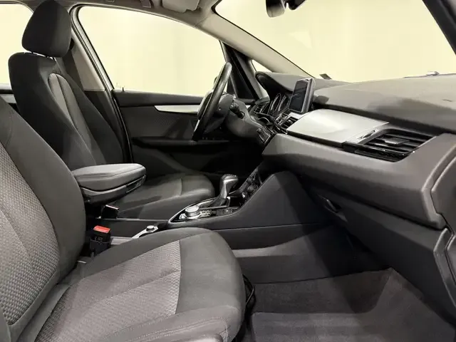 BMW 225