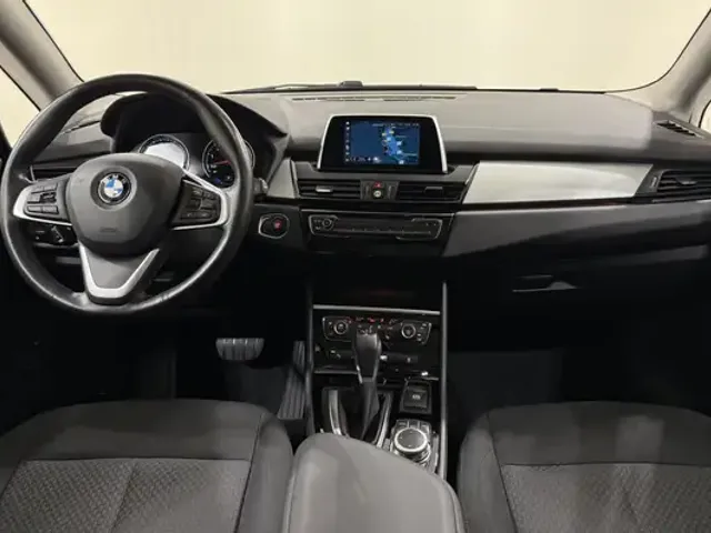 BMW 225