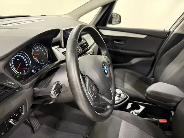 BMW 225