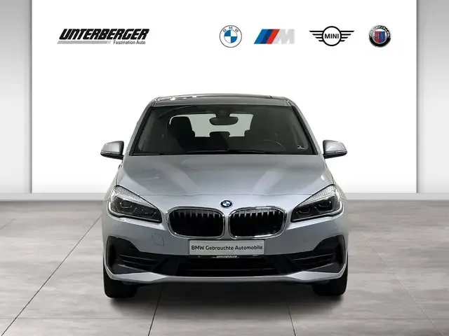 BMW 225