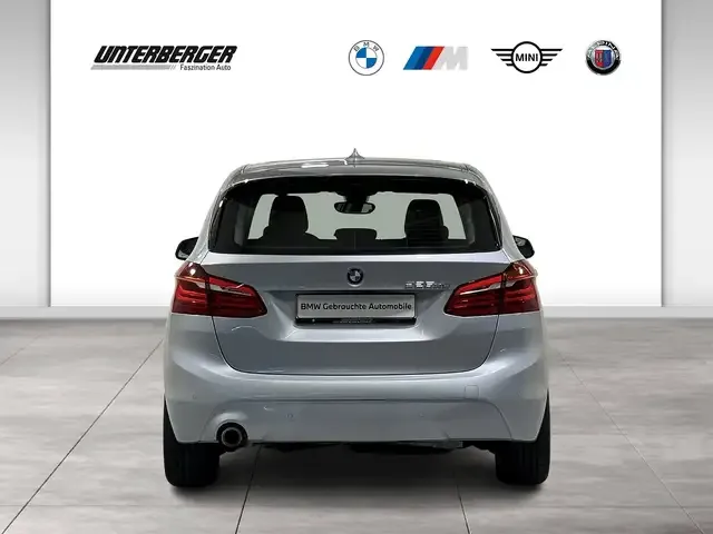 BMW 225