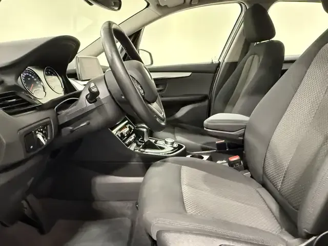 BMW 225