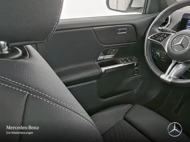 Mercedes-Benz GLB 180