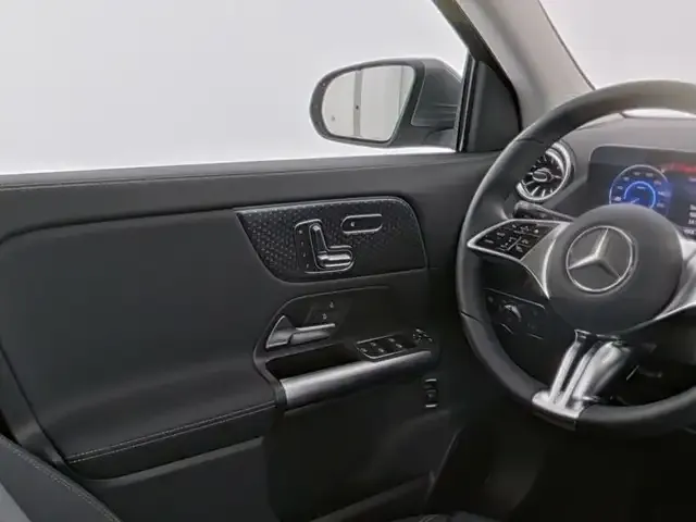 Mercedes-Benz EQA 300
