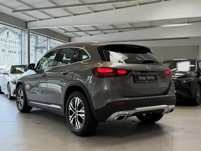 Mercedes-Benz GLA 180