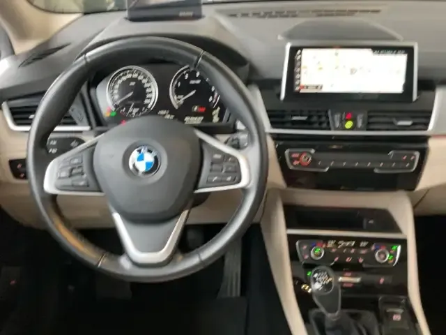 BMW 218