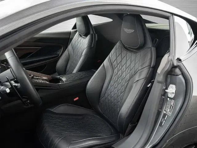 Aston Martin DB12