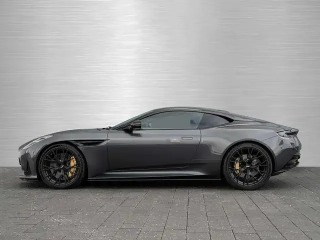 Aston Martin DB12