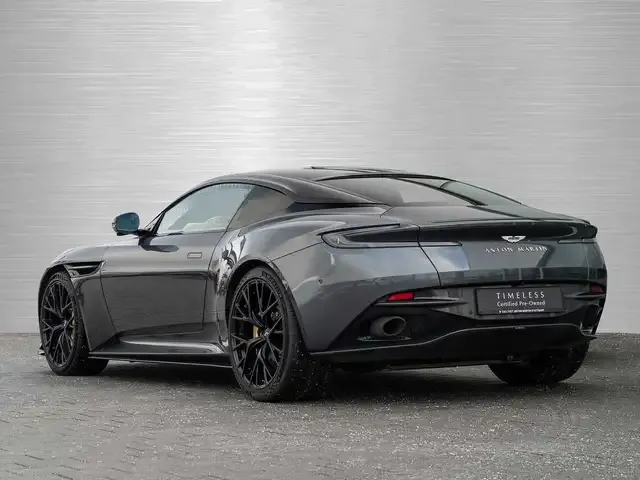 Aston Martin DB12