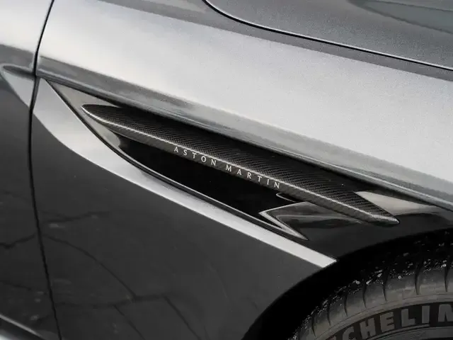 Aston Martin DB12
