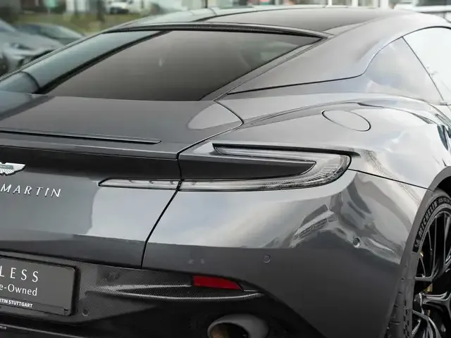 Aston Martin DB12