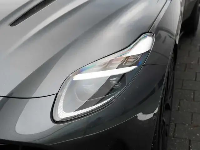 Aston Martin DB12