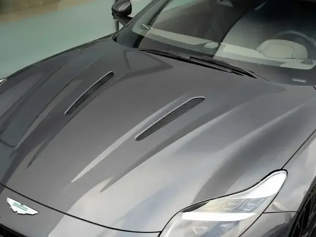 Aston Martin DB12