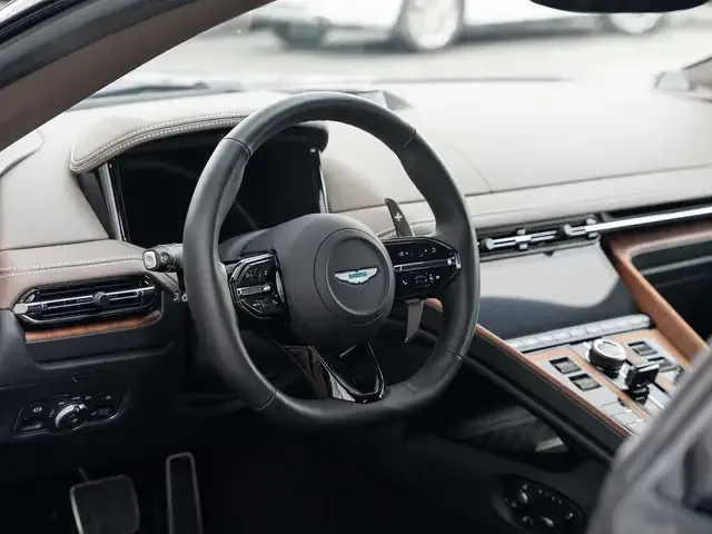 Aston Martin DB12