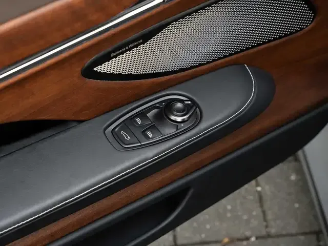 Aston Martin DB12