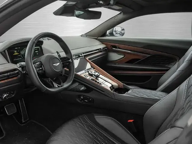 Aston Martin DB12