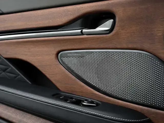Aston Martin DB12