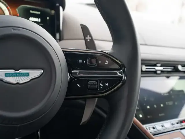 Aston Martin DB12