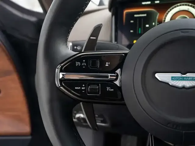 Aston Martin DB12