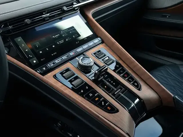 Aston Martin DB12
