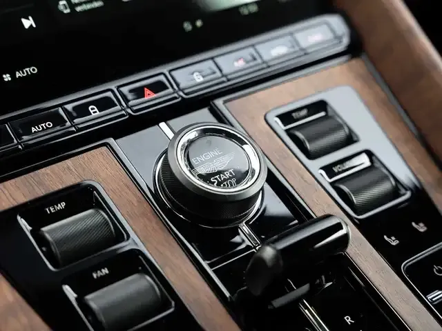 Aston Martin DB12
