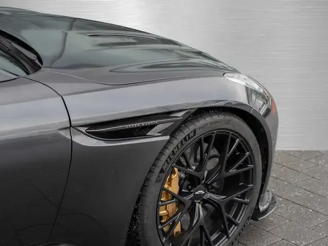 Aston Martin DB12