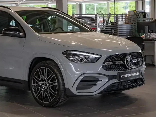 Mercedes-Benz GLA 200