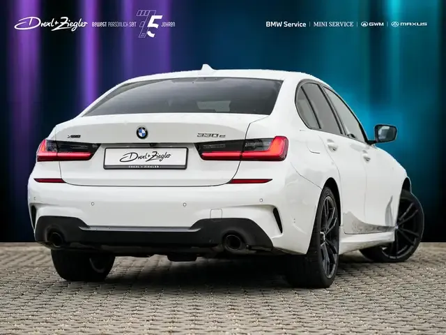BMW 330
