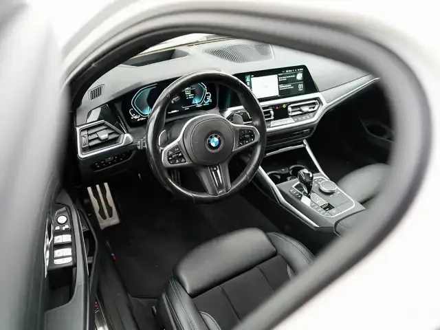 BMW 330