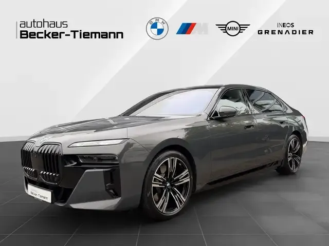 BMW i7
