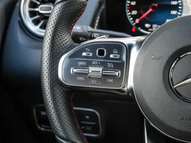 Mercedes-Benz EQB 300