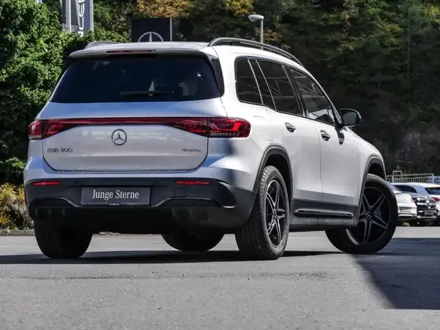 Mercedes-Benz EQB 300