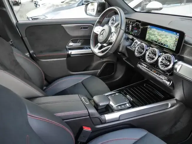 Mercedes-Benz EQB 300